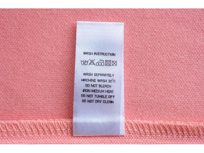 Lille Roubaix Étiquettes D'entretien 2 étiquettes d'entretien Lille Roubaix présenté comme exemple de fabrication d étiquette textile avec exemple d étiquette textile tissée