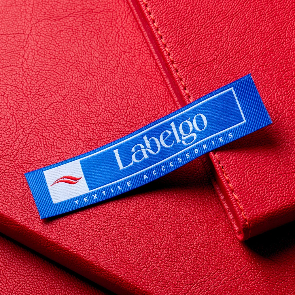 Étiquette textile tissée bleue confectionné par LabelGo