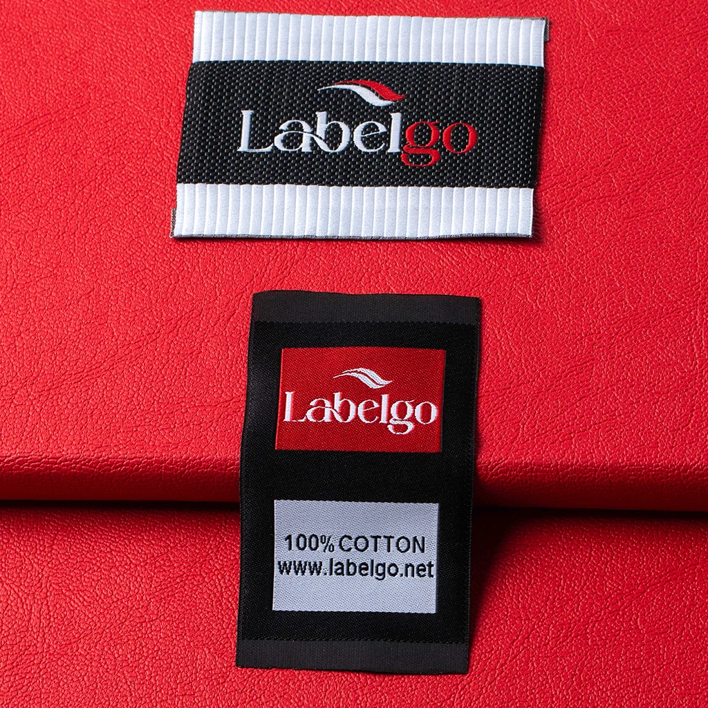 Gros plan étiquette tissée – Logo LabelGo confectionné par LabelGo