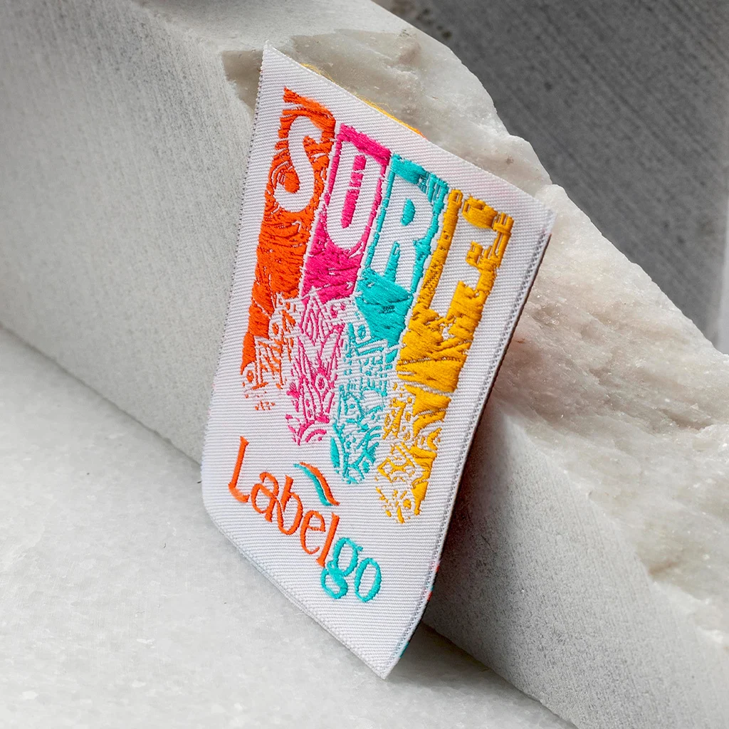 Assortiment d’écussons et badges personnalisés confectionné par LabelGo