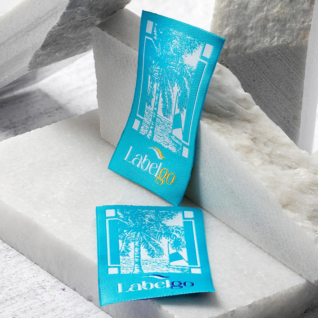 Écusson brodé grizzly rugissant confectionné par LabelGo